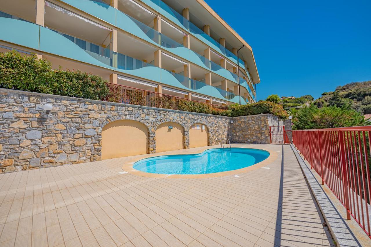 Appartamento Incantevole Con Piscina Vallecrosia Εξωτερικό φωτογραφία